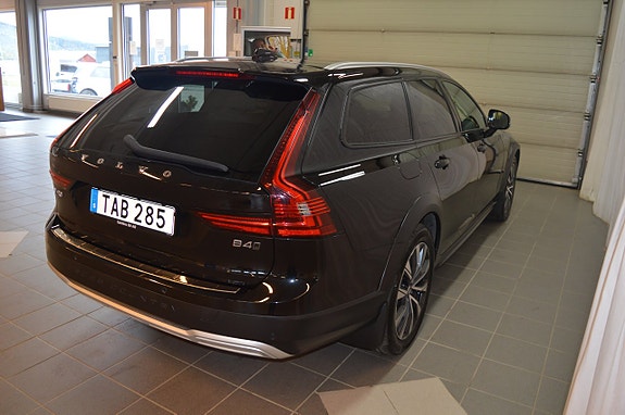 Volvo V90 Cross Country 3 of 18
