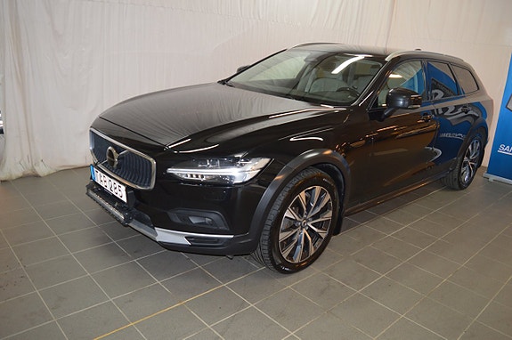 Volvo V90 Cross Country 2 of 18