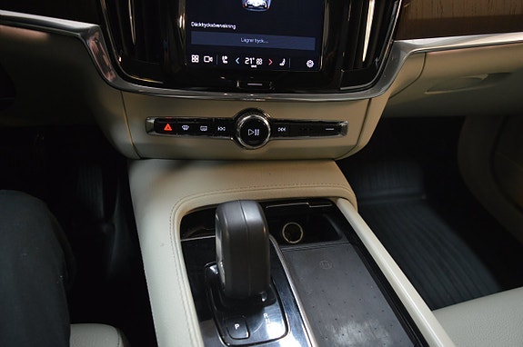 Volvo V90 Cross Country 11 of 18