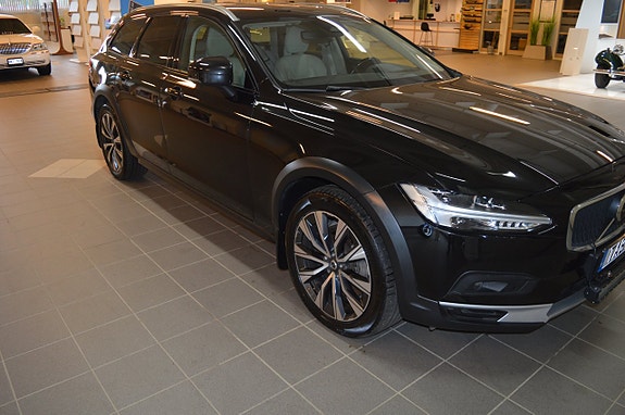 Volvo V90 Cross Country 7 of 18
