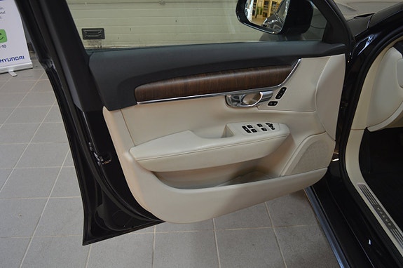 Volvo V90 Cross Country 8 of 18