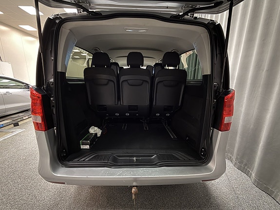 Mercedes-Benz V220 6 of 13