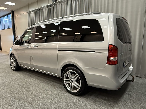 Mercedes-Benz V220 3 of 13