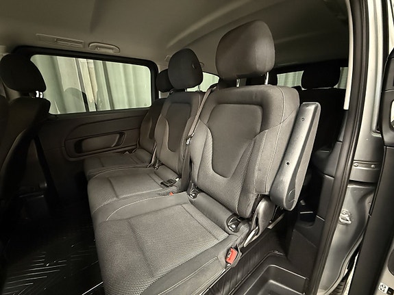 Mercedes-Benz V220 8 of 13