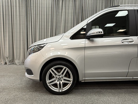 Mercedes-Benz V220 4 of 13