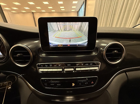 Mercedes-Benz V220 12 of 13