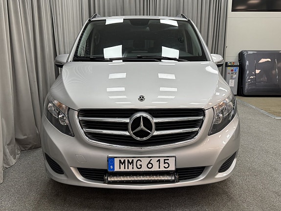 Mercedes-Benz V220 5 of 13