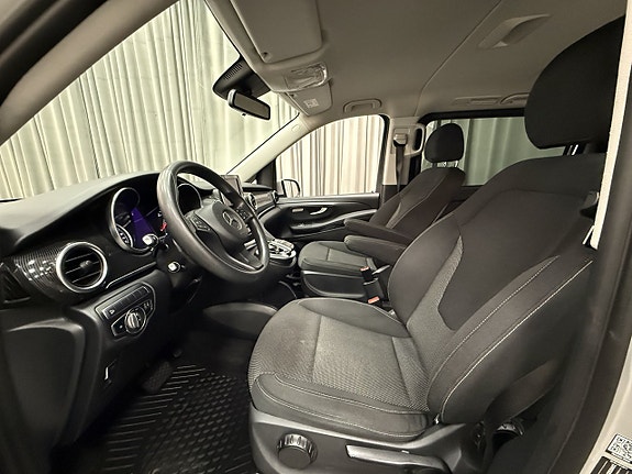 Mercedes-Benz V220 7 of 13