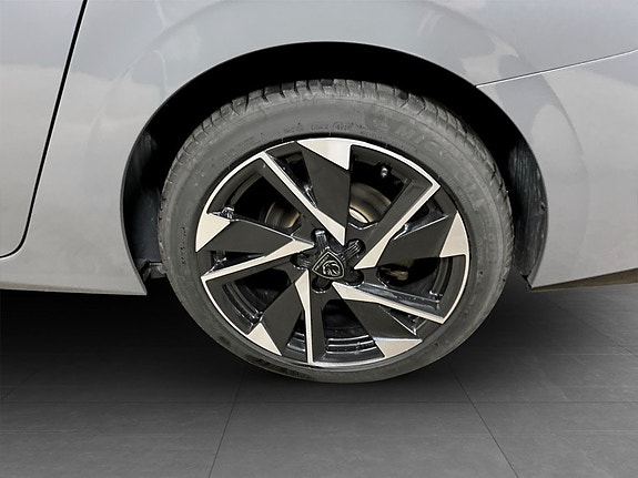 Peugeot 308 SW 17 of 19