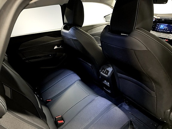 Peugeot 308 SW 15 of 19