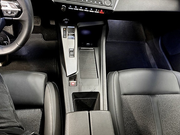 Peugeot 308 SW 13 of 19