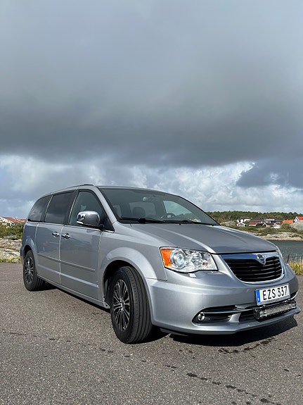 Lancia Voyager 2 of 11