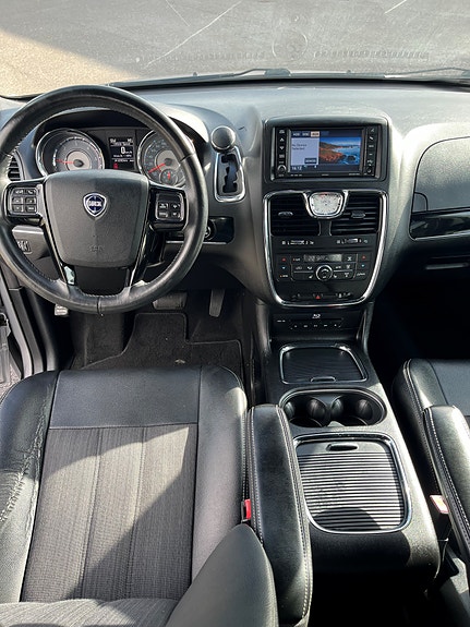 Lancia Voyager 4 of 11