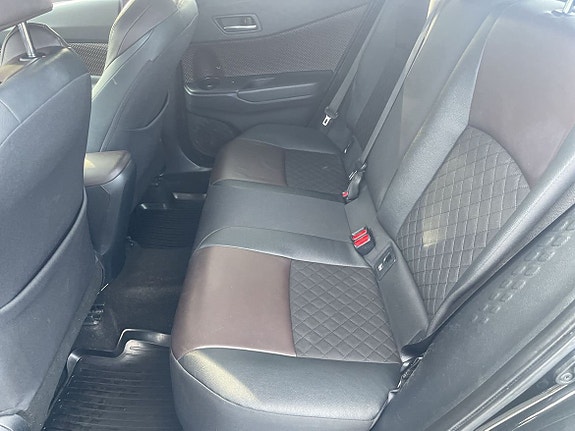 Toyota C-HR 7 of 16