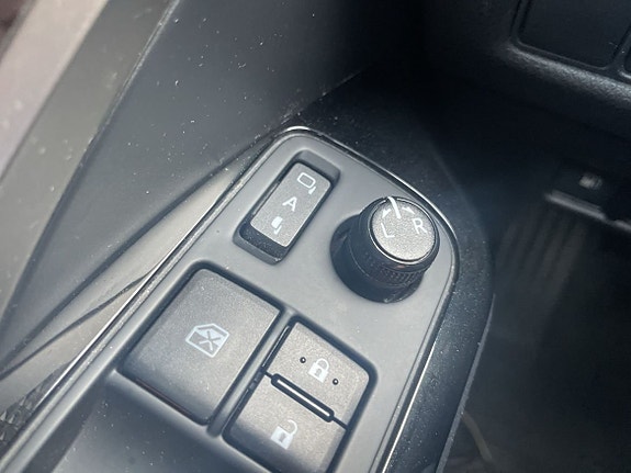 Toyota C-HR 14 of 16