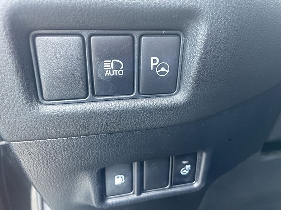 Toyota C-HR 13 of 16