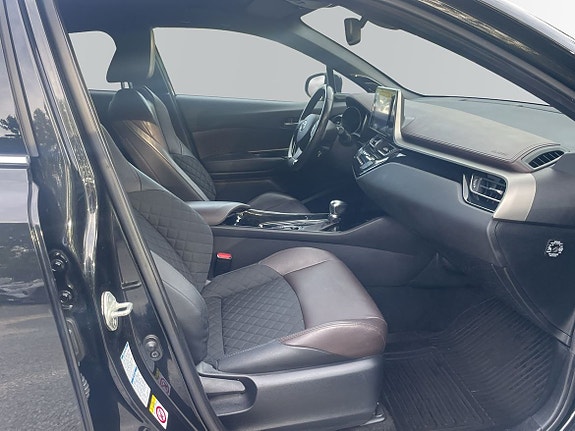 Toyota C-HR 6 of 16