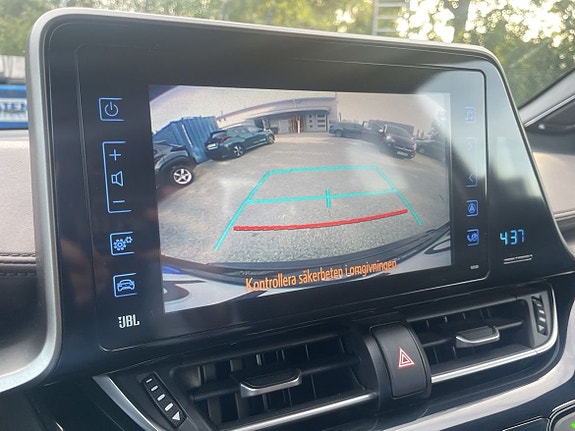 Toyota C-HR 12 of 16