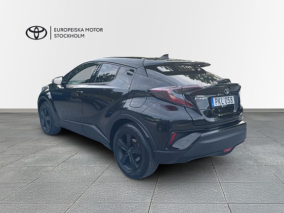 Toyota C-HR 2 of 16