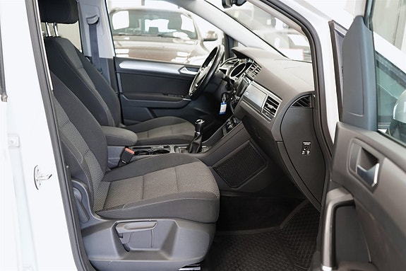 Volkswagen Touran 13 of 24