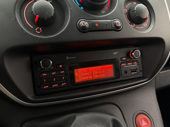 Renault Kangoo Express 17 of 23