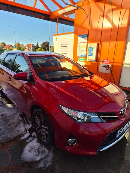 Toyota Auris 2 of 8