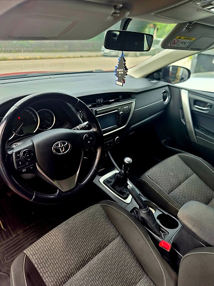 Toyota Auris 6 of 8