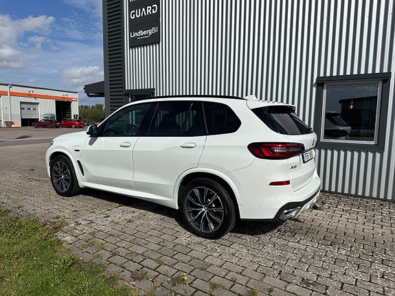 BMW X5 3 of 11