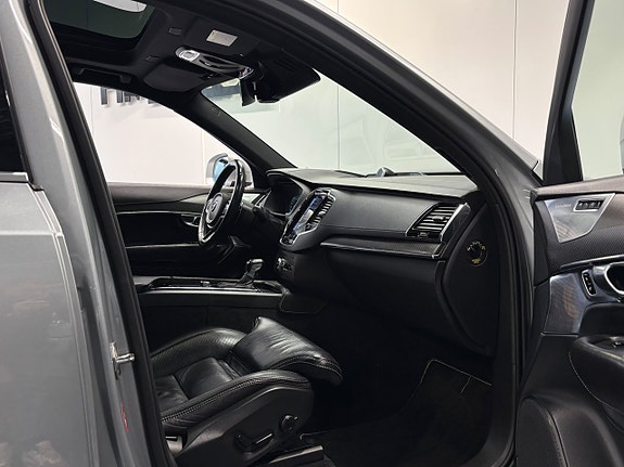 Volvo XC90 30 of 30