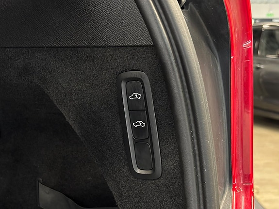 Volvo XC90 11 of 30