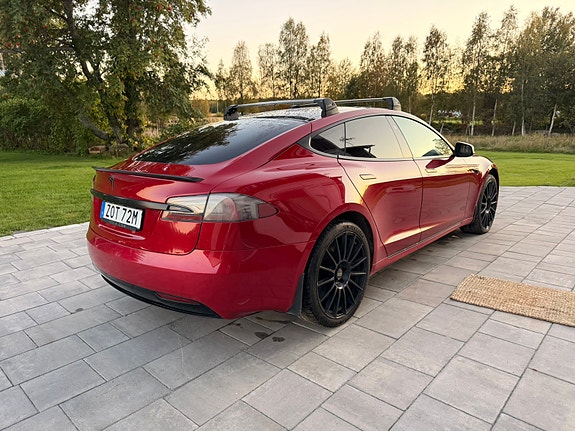Tesla Model S 10 of 21