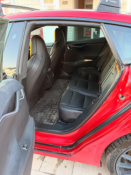 Tesla Model S 17 of 21