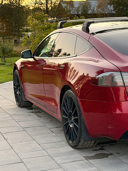 Tesla Model S 5 of 21