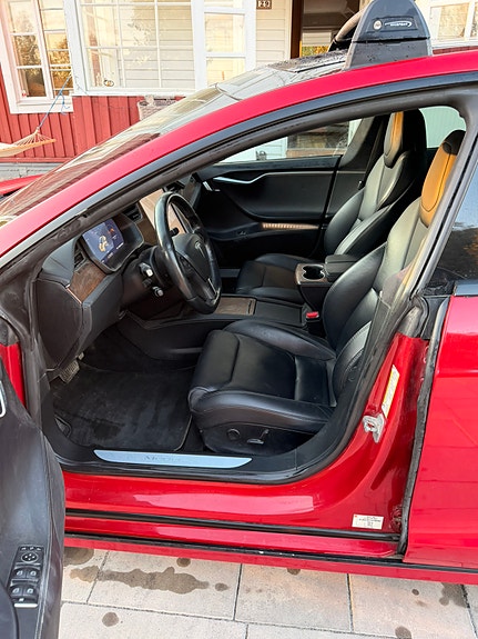 Tesla Model S 19 of 21