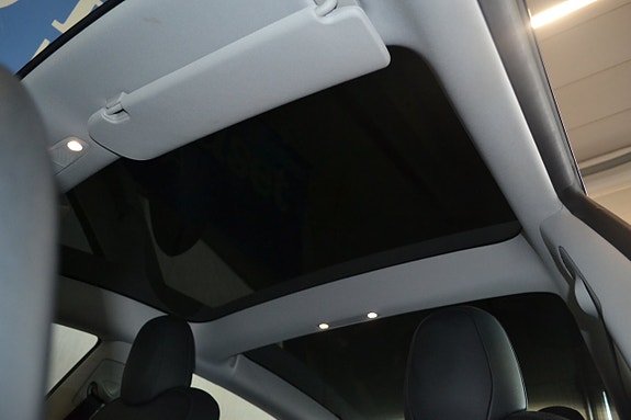 Tesla Model 3 7 of 12