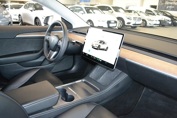 Tesla Model 3 11 of 12