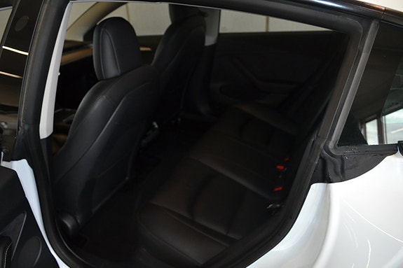 Tesla Model 3 8 of 12