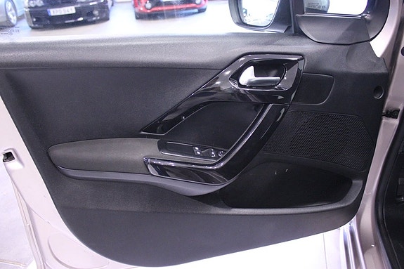 Peugeot 208 29 of 30