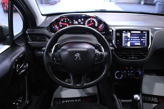 Peugeot 208 12 of 30