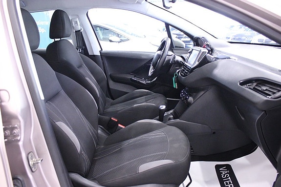 Peugeot 208 15 of 30