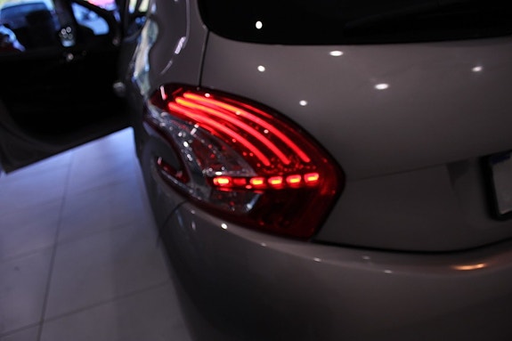 Peugeot 208 28 of 30
