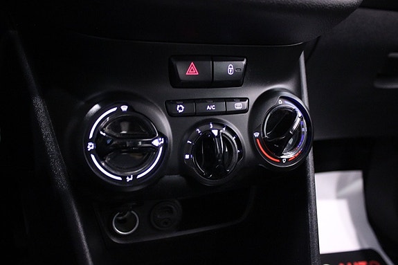 Peugeot 208 22 of 30