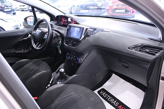 Peugeot 208 14 of 30