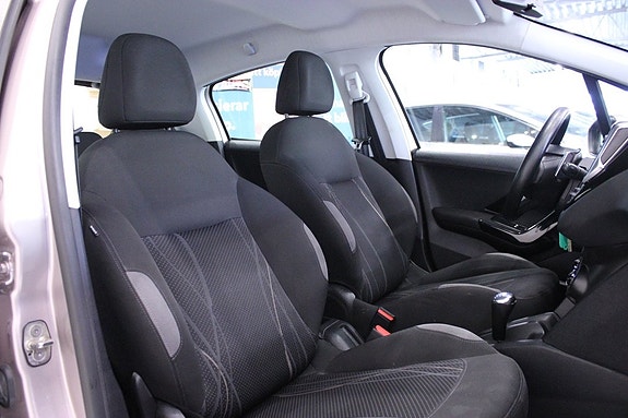 Peugeot 208 16 of 30