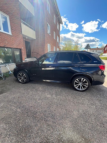 BMW X5 2 of 6