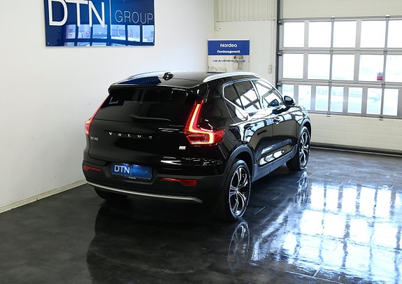 Volvo XC40 2 of 25