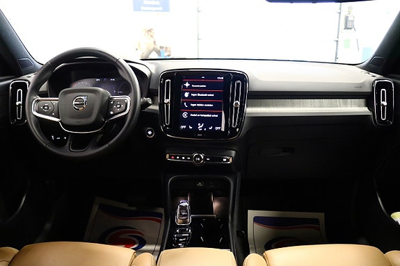 Volvo XC40 10 of 25