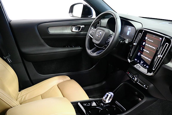 Volvo XC40 7 of 25