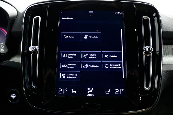 Volvo XC40 17 of 25