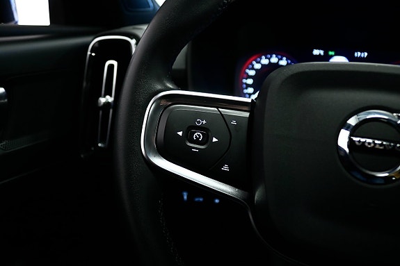 Volvo XC40 14 of 25